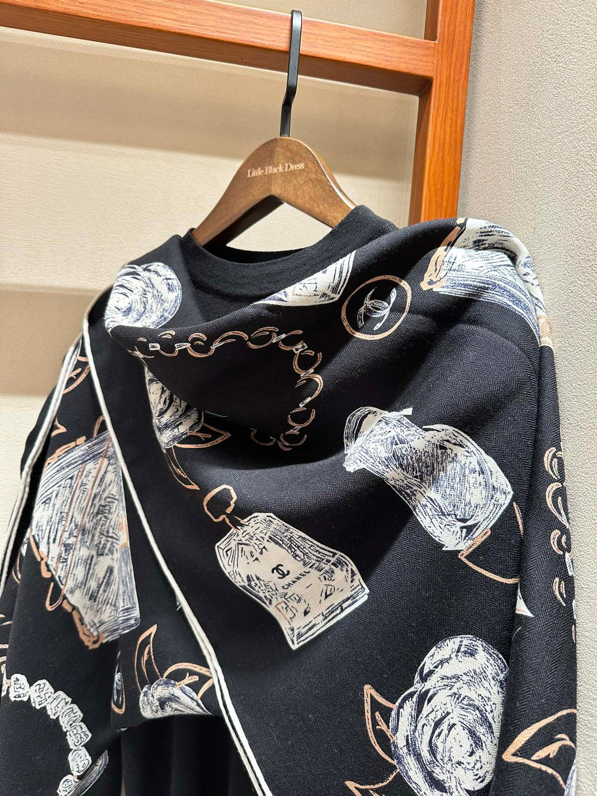 CC Square Scarf 140 CM In Black White Cashmere Silk 408655