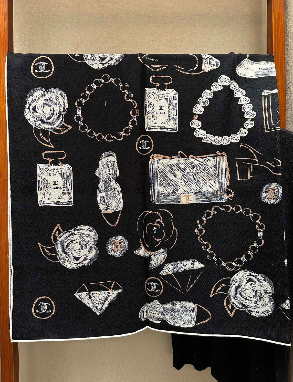 CC Square Scarf 140 CM In Black White Cashmere Silk 408655