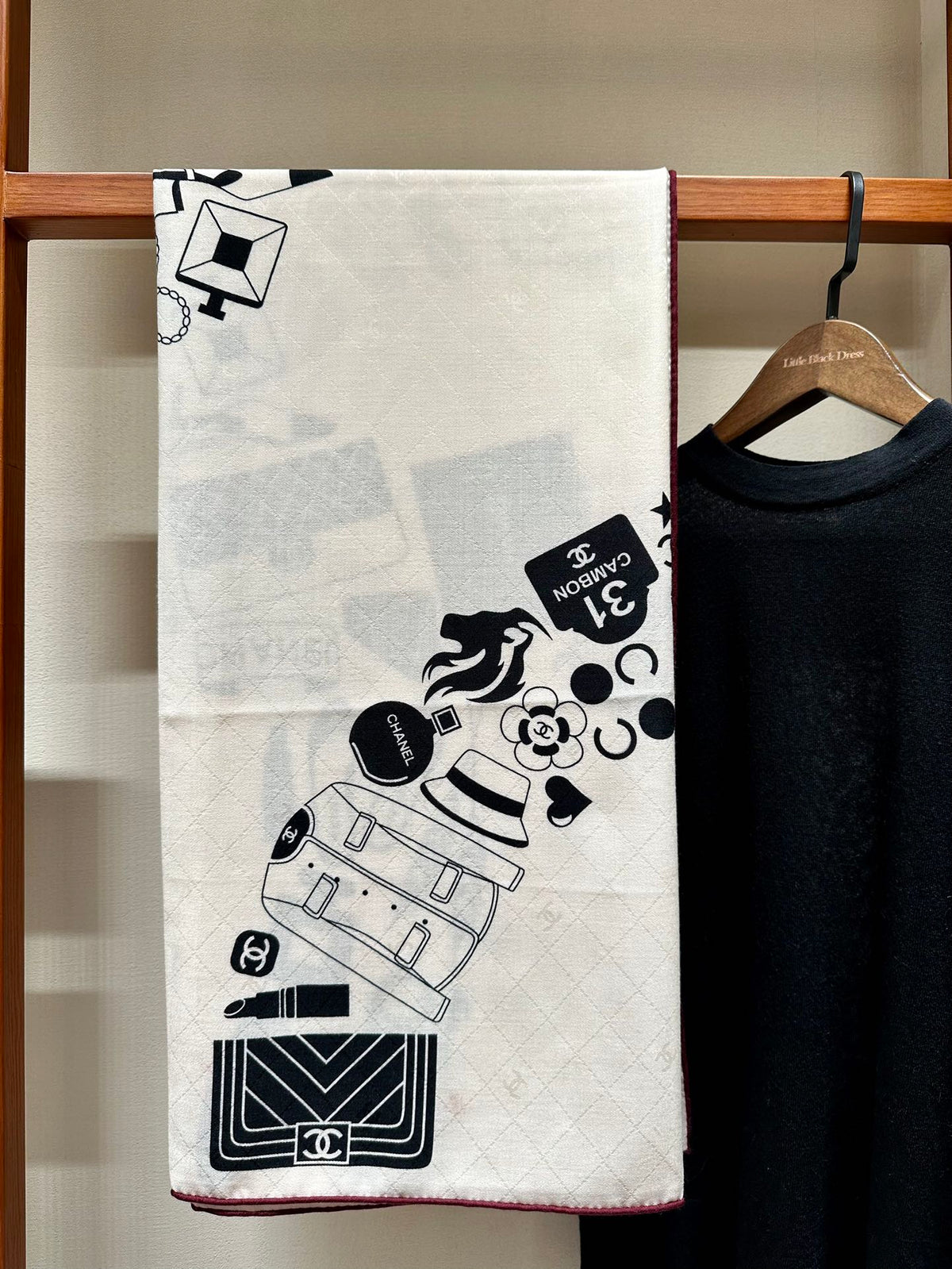CC Square Scarf 140 CM In White Black Silk Cashmere 413676