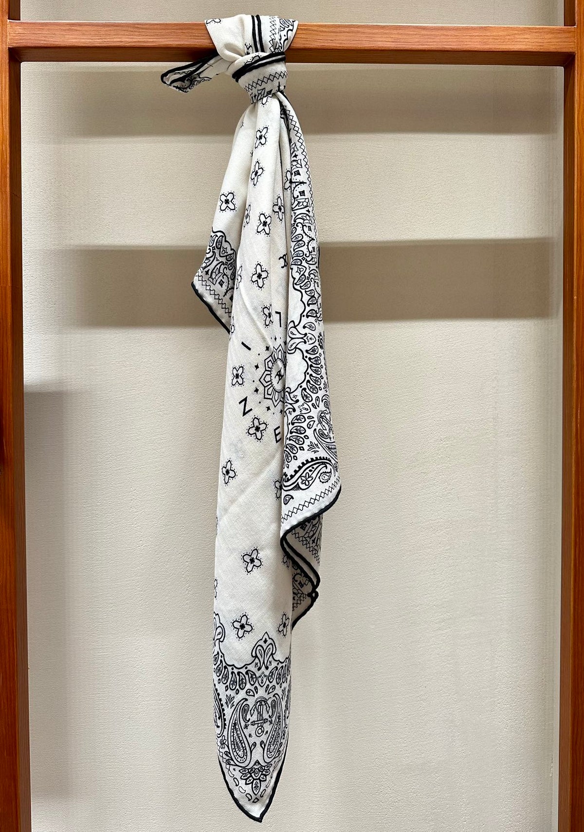 CC Scarf 185 CM In White Black Cashmere Silk 371904