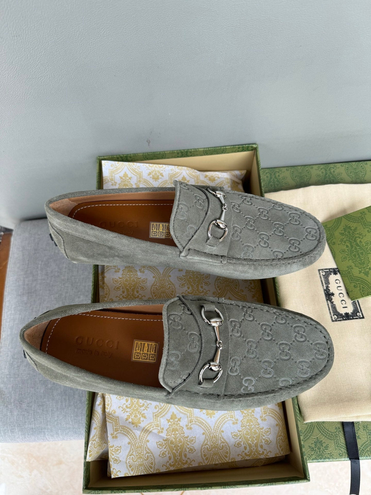 GG Men's Loafer Grey Embossed Suede 555382