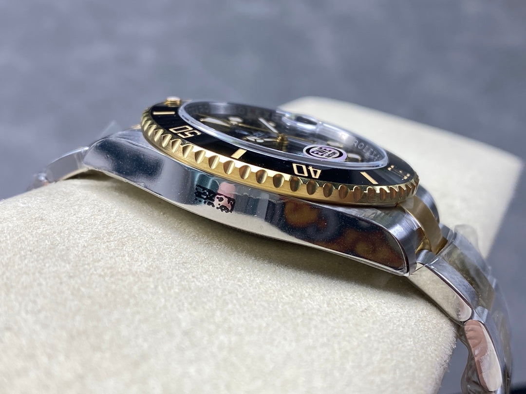 Rolex Submariner 41mm Silver Gold Black