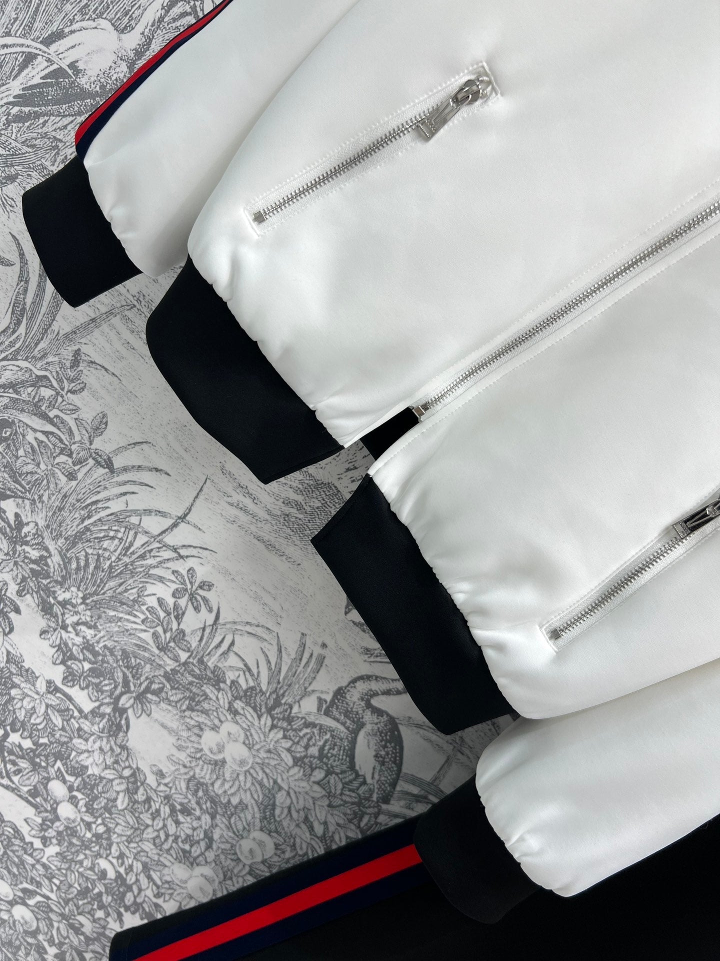 Gucci 25 Sport Suit Black White Acetate