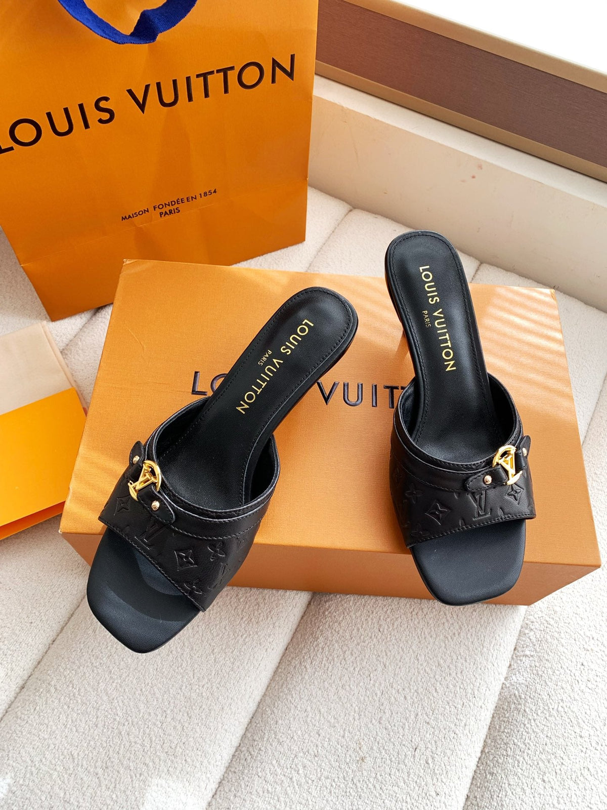 LV 26s High Heels 55 Slippers Black Sheepskin 614980