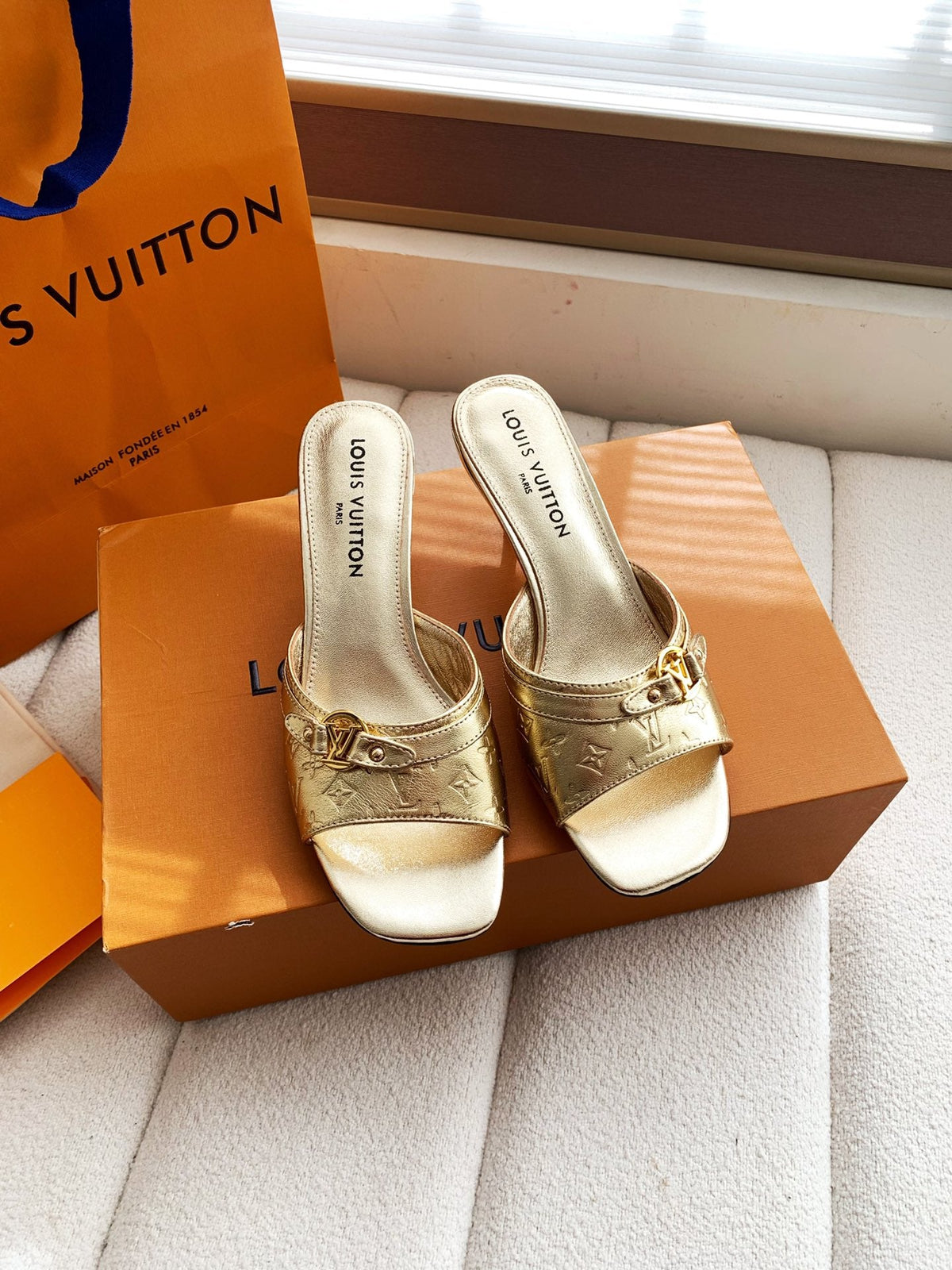 LV 26s High Heels 55 Slippers Gold Metallic Sheepskin 614984