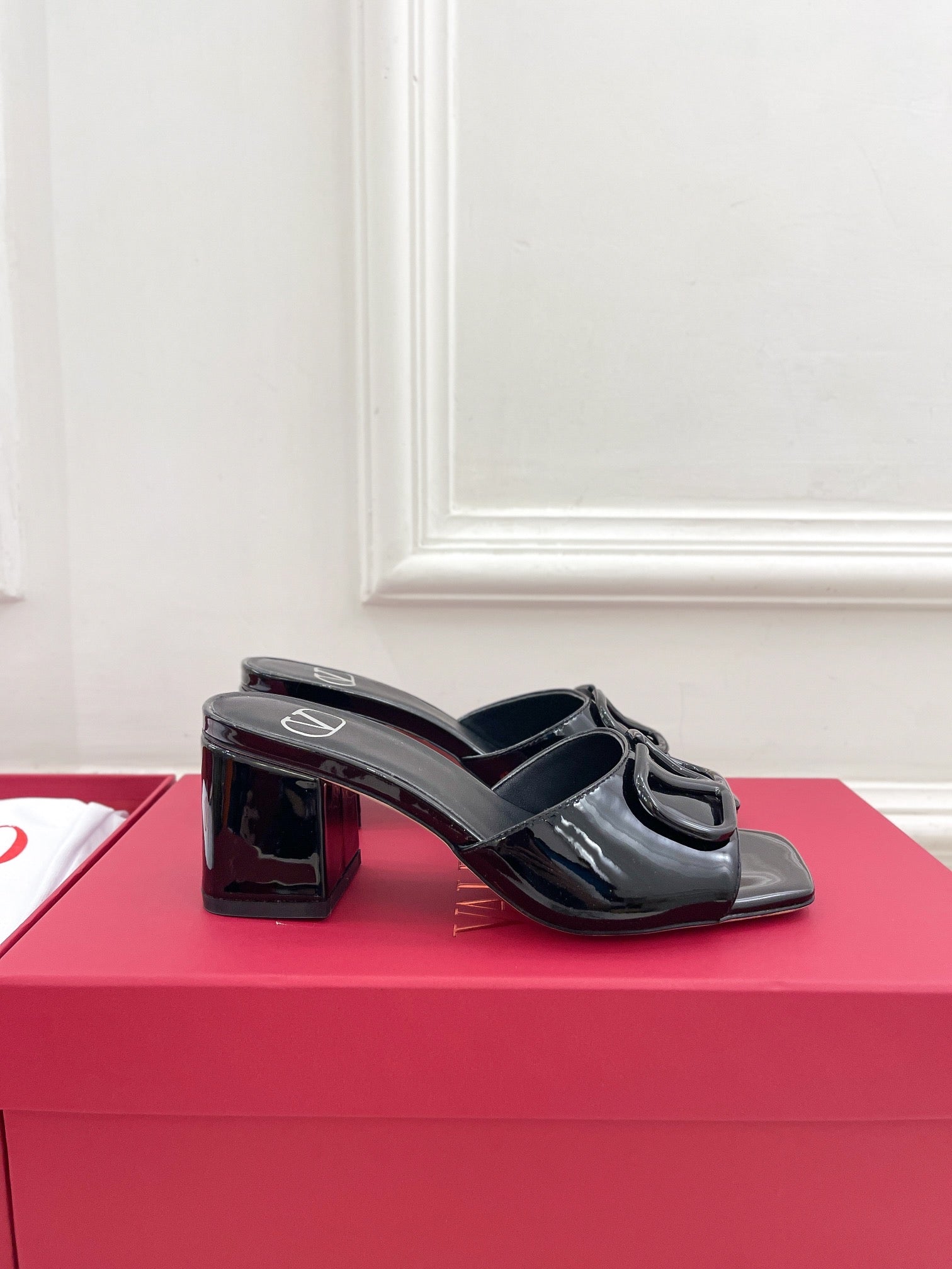 Vlogo 60 Patent Sandal Black Leather