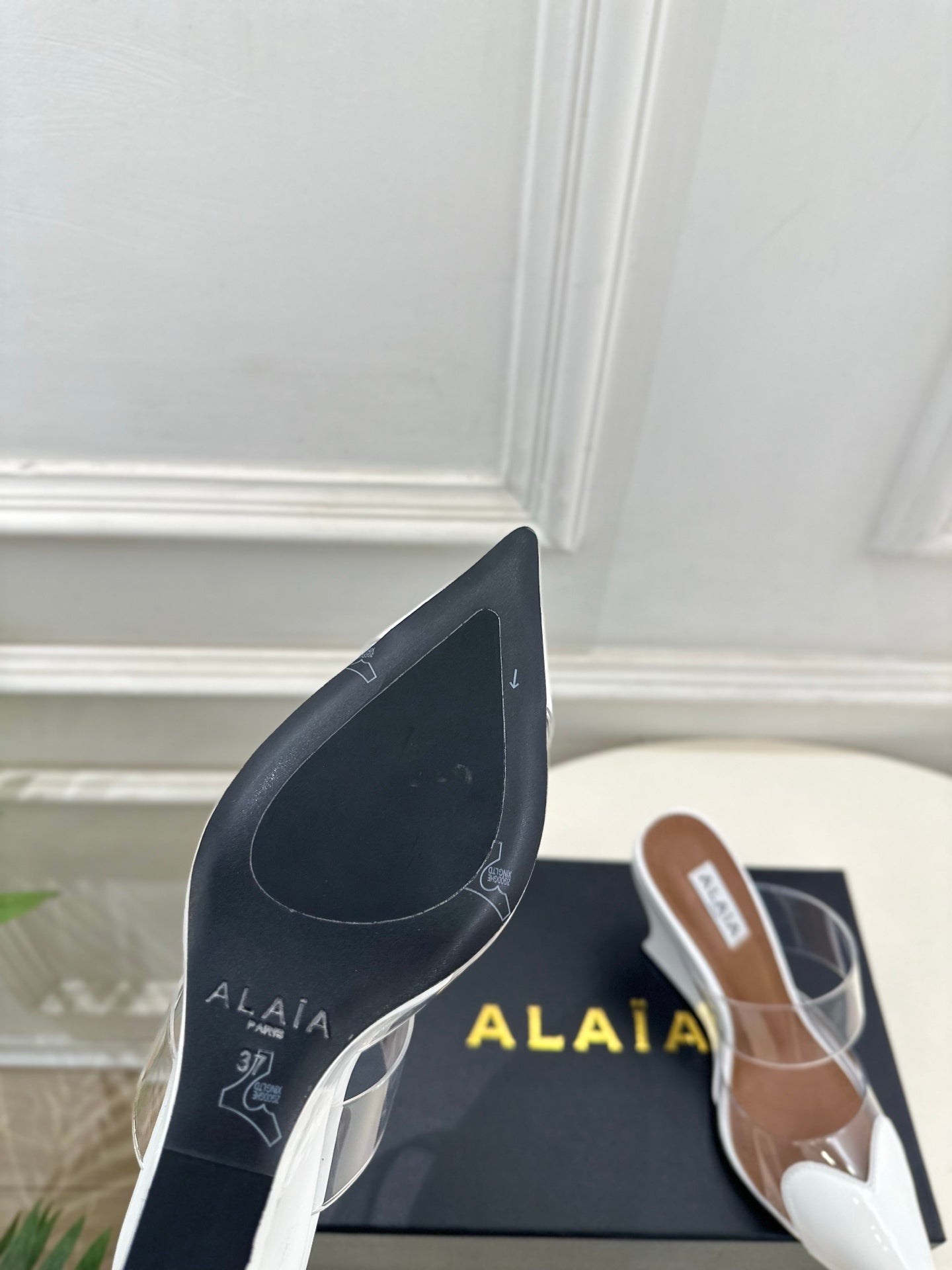 Alaia 2026 Le Coeur 90mm Wedge Mules White Patent Leather 640425