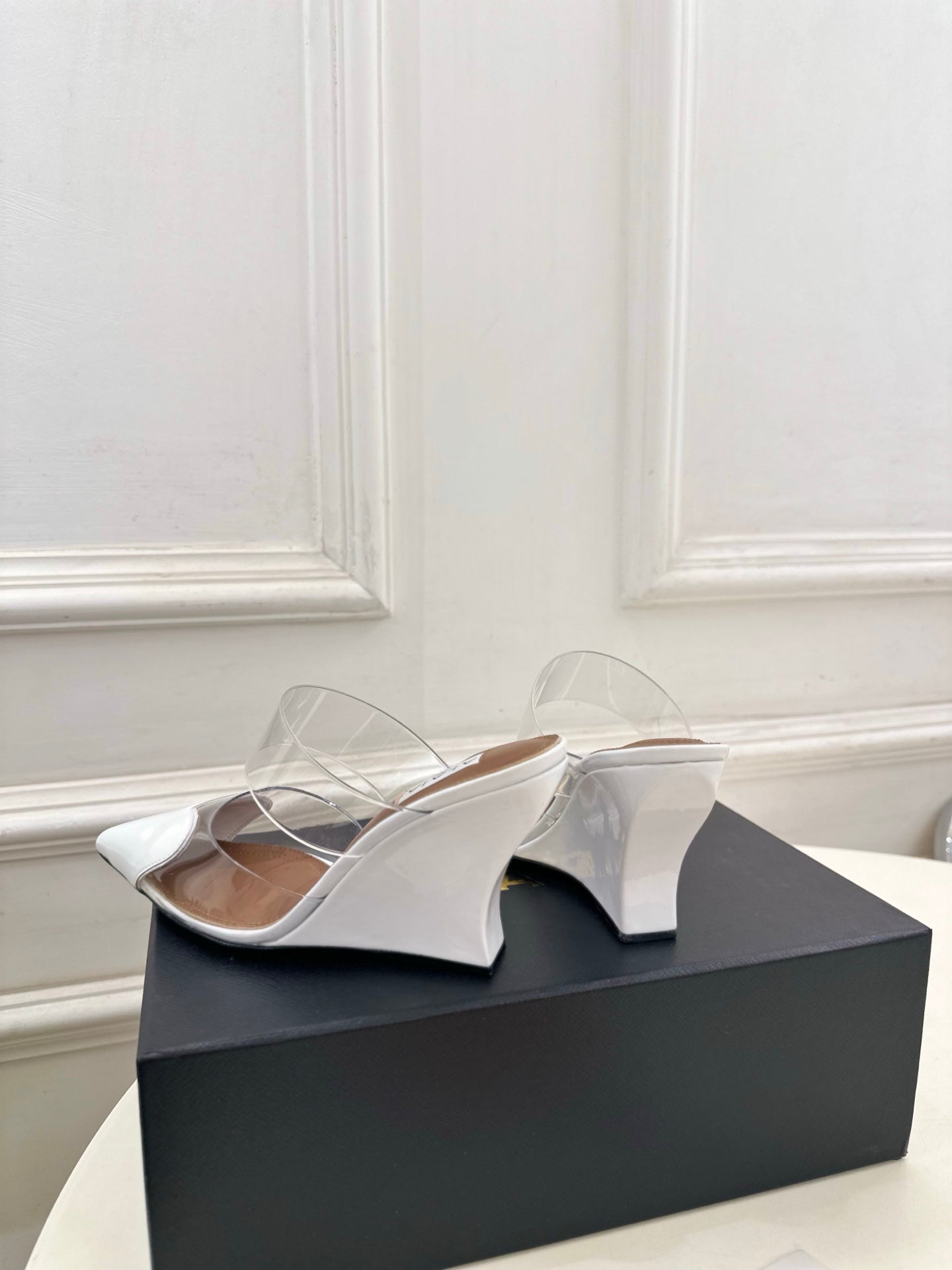 Alaia 2026 Le Coeur 90mm Wedge Mules White Patent Leather 640425